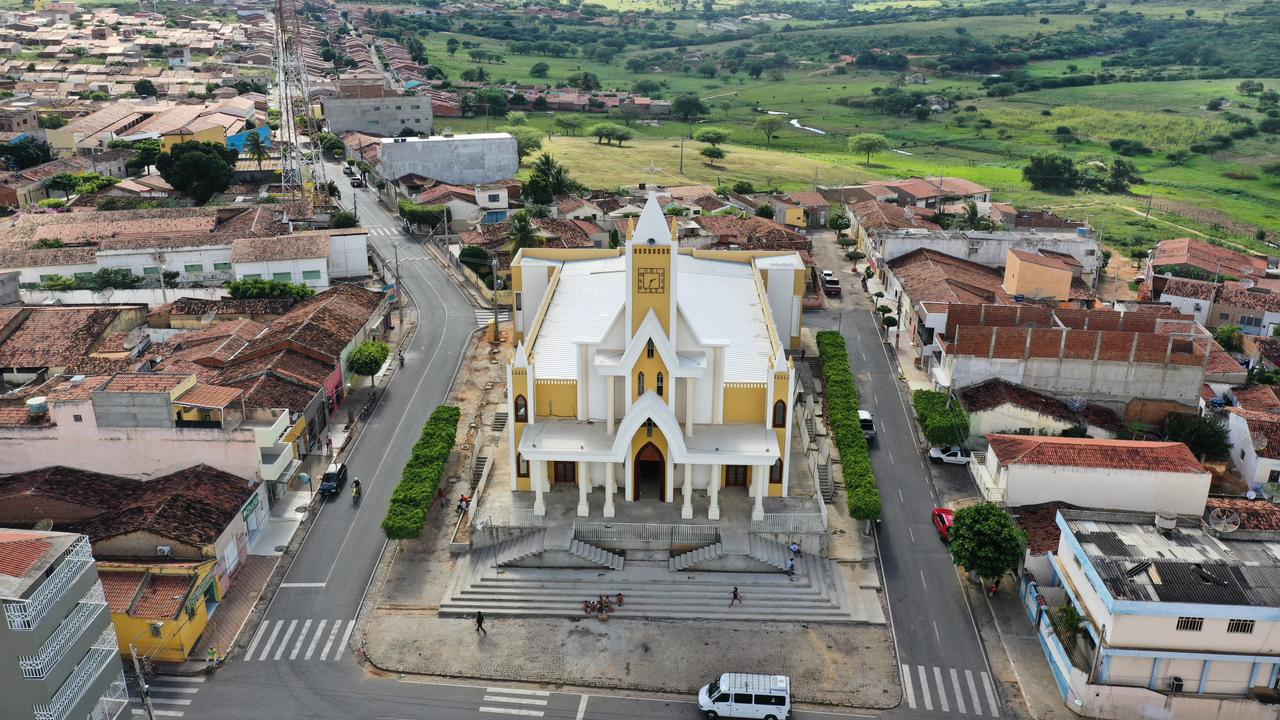Obras da estrada que liga Nova Olinda a Tavares devem começar em 90 dias, garante João Azevêdo