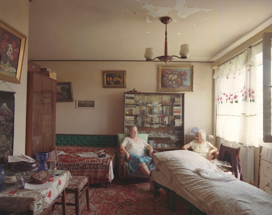 Série de fotos '10/1': a arte de viver em apartamentos idênticos