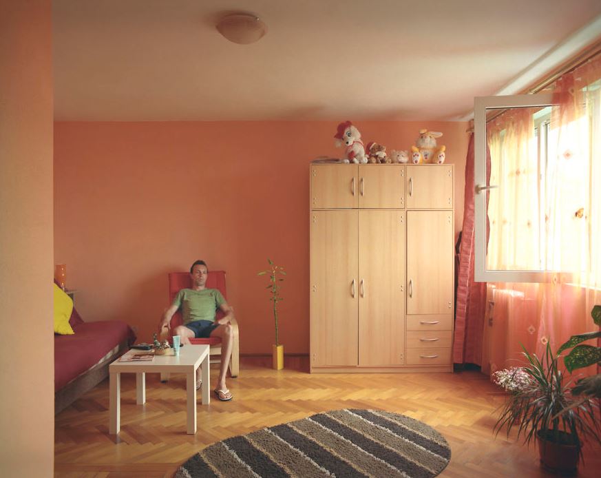 Série de fotos '10/1': a arte de viver em apartamentos idênticos
