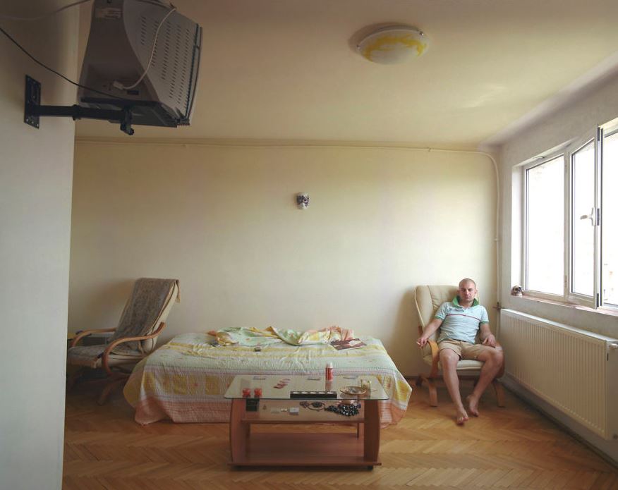 Série de fotos '10/1': a arte de viver em apartamentos idênticos