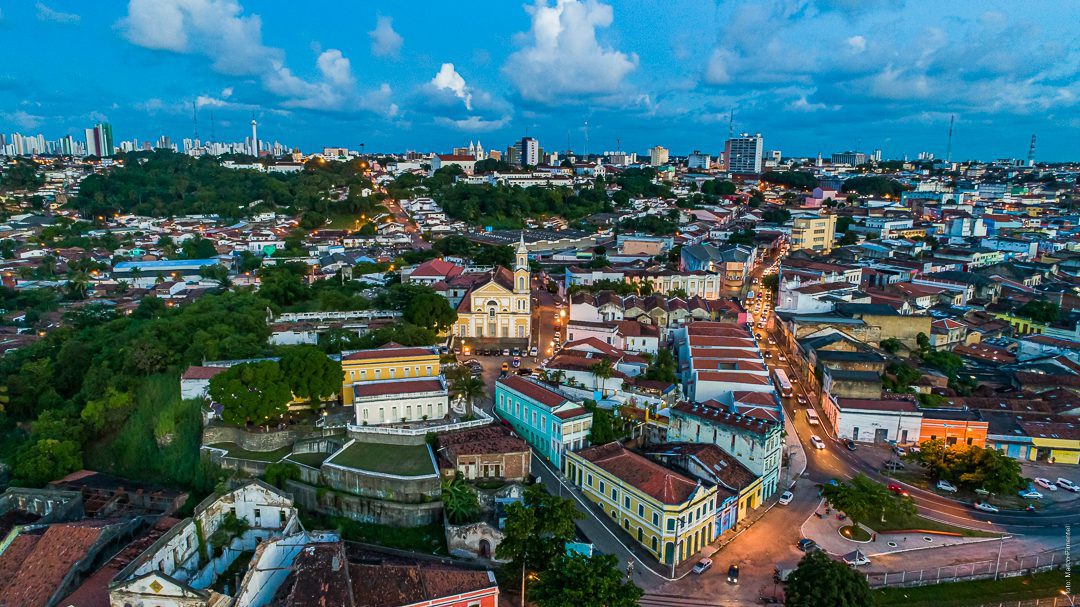O entardecer revela o charme e a beleza arquitetônica secular do Centro Histórico de João Pessoa. (Foto: Marco Pimentel)