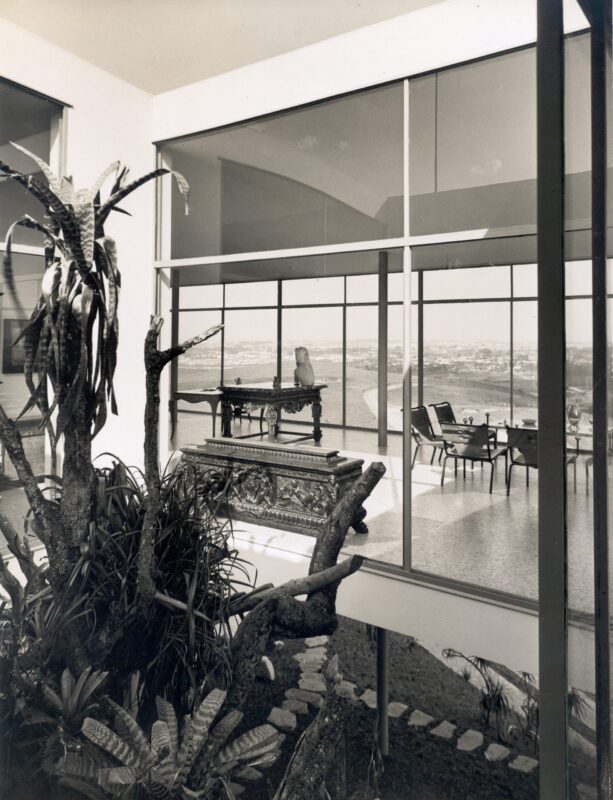 Casa de Vidro: a transparência de Lina Bo Bardi 