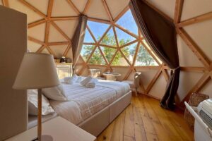 Interiores de Domos: como decorar e mobiliar ambientes curvos com maestria