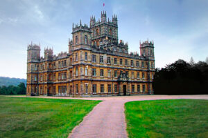 Highclere Castle: Viva o dia de Lady Grantham no cenário de Downton Abbey