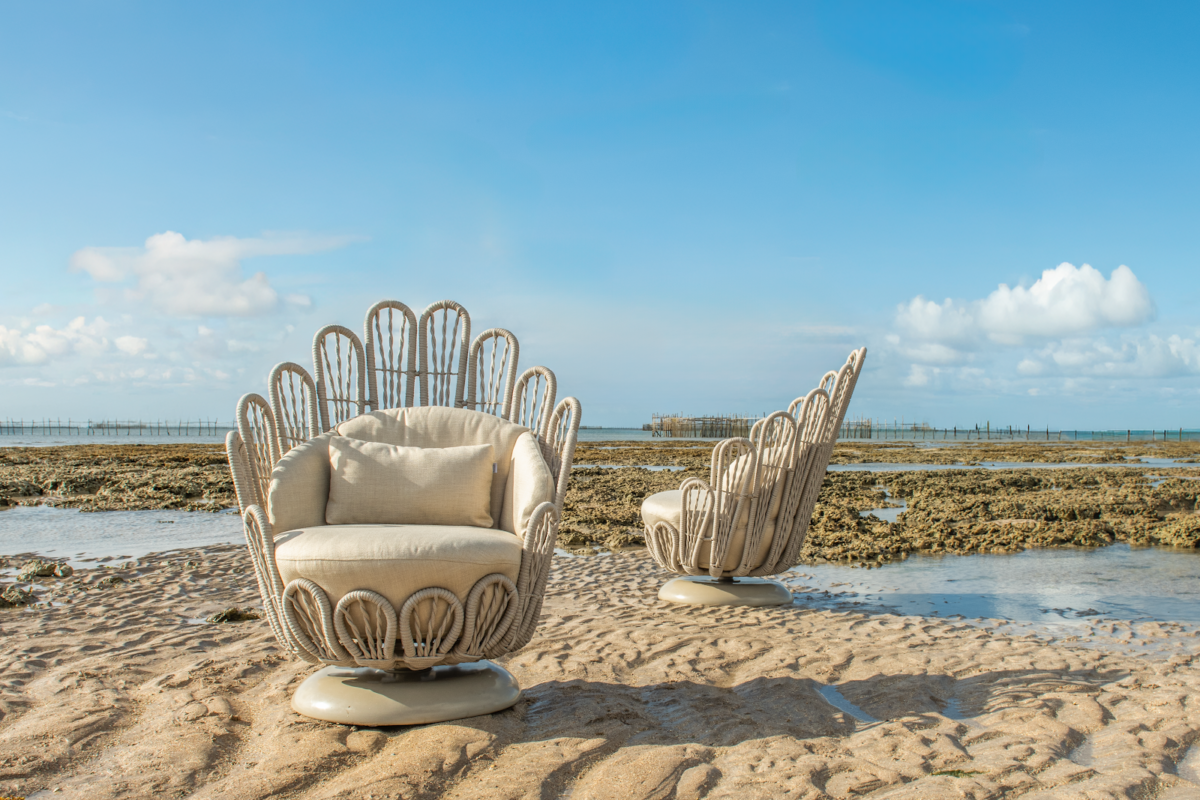 Poltrona Pérola, desenhada em parceria com Martha Medeiros para a Tidelli (Foto: Tidelli)