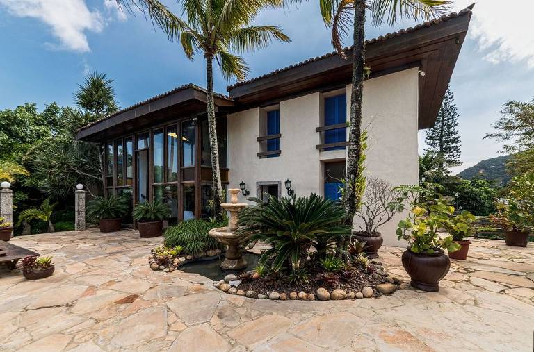 Mansão icônica da novela 'Laços de Família' está disponível para aluguel; saiba valor