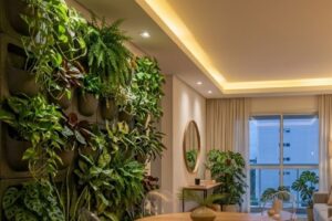 Jardins Verticais: Como trazer a natureza para dentro sem ocupar espaço no chão