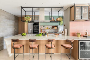 Design e Conforto: O guia definitivo para escolher banquetas altas em 2026