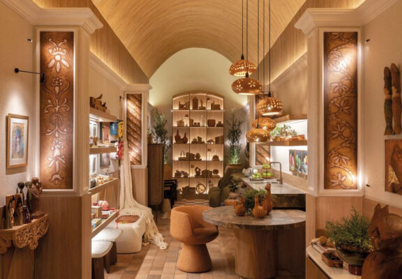 O arquiteto boliviano Eduardo Baldelomar retorna à CASACOR São Paulo 2026 assinando o Co-Living Chiquitano, uma galeria viva de memória e de identidade latino-americana