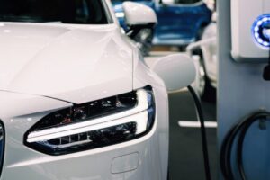 Vendas de Elétricos e Híbridos Sobem 26% em 2025 no Brasil