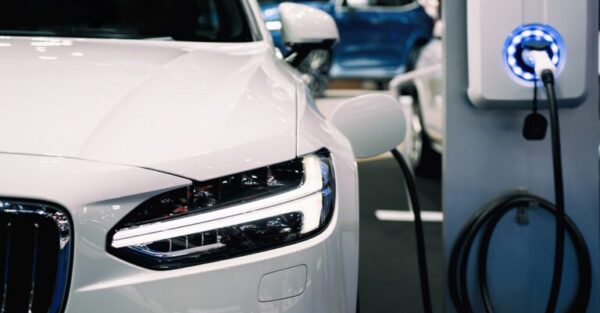 Vendas de Elétricos e Híbridos Sobem 26% em 2025 no Brasil