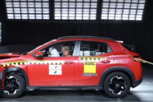 Volkswagen Tera em teste de segurança Latin NCAP, destacando as 5 estrelas de proteção para o novo SUV compacto.
