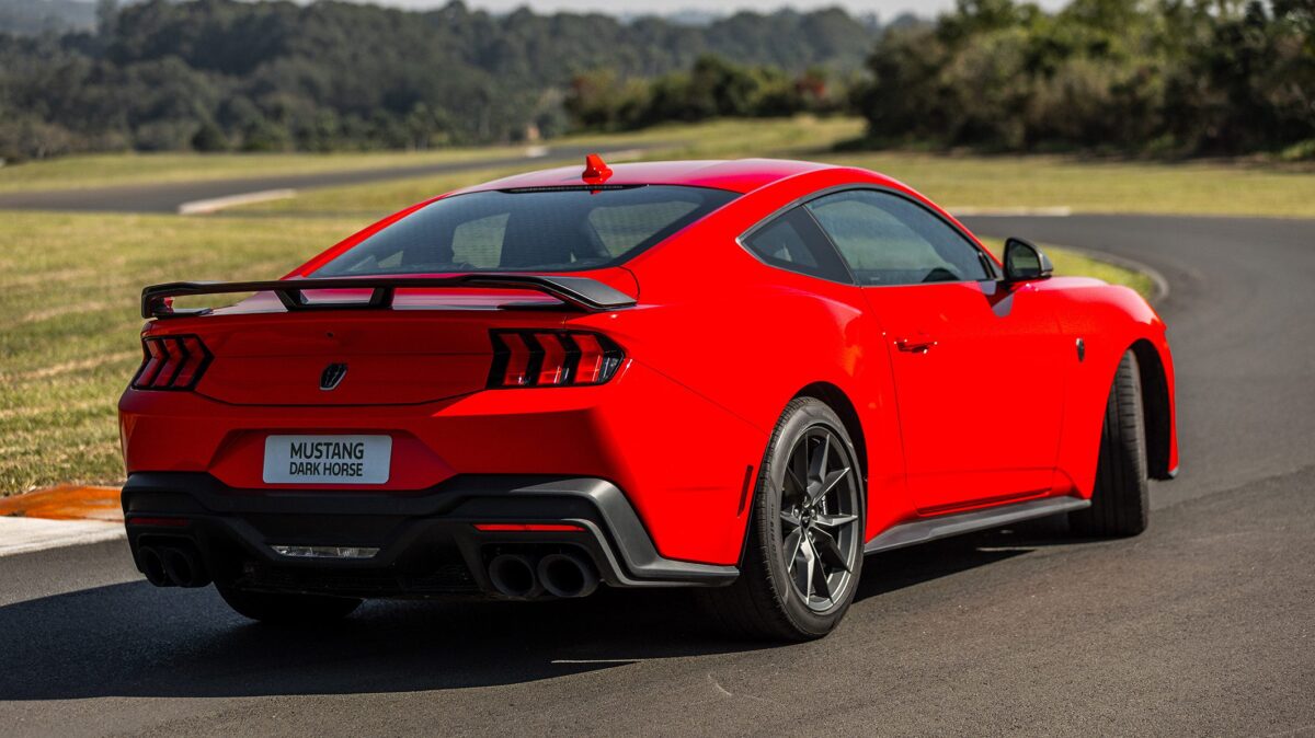 Ford Mustang Dark Horse chega ao Brasil com 507 cv e preço de R$ 649 Mil