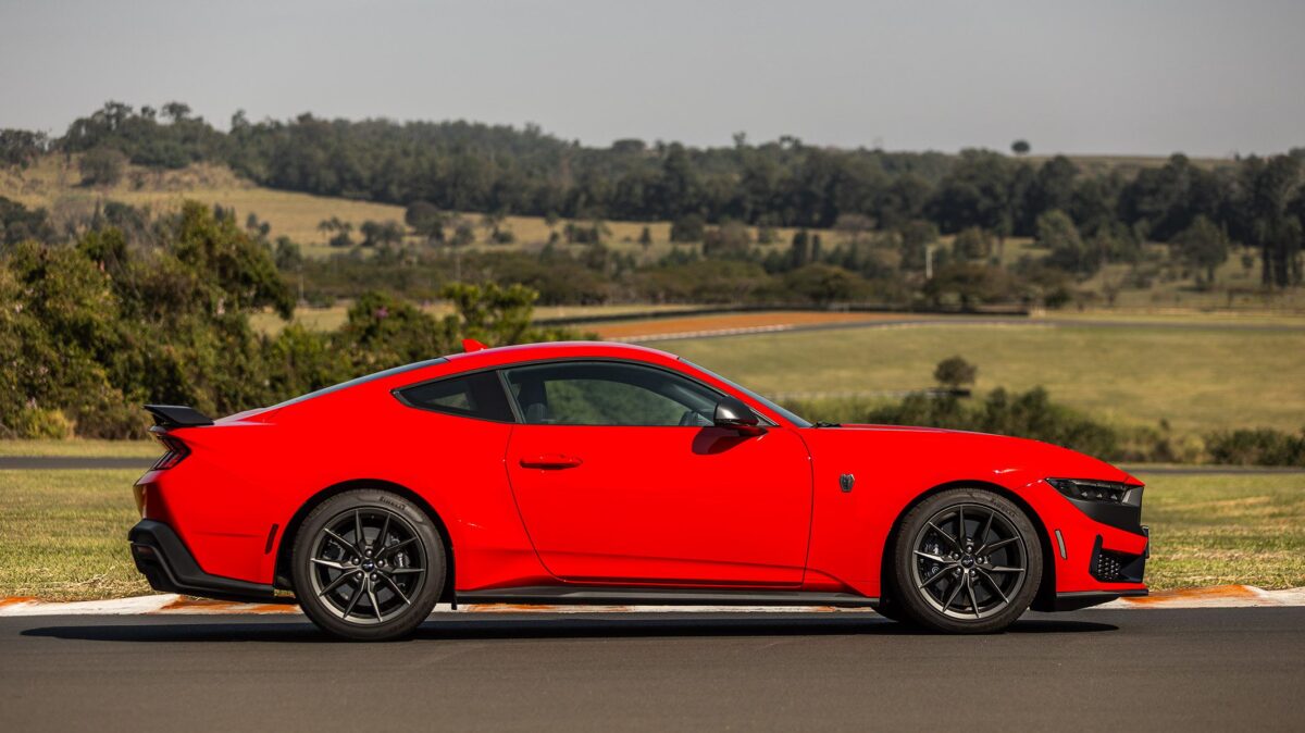 Ford Mustang Dark Horse chega ao Brasil com 507 cv e preço de R$ 649 Mil