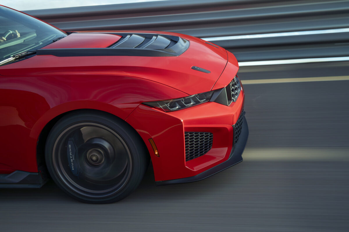 Ford revela o Mustang Dark Horse SC com V8 Supercharged