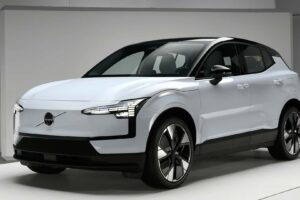 Volvo convoca recall do EX30 por risco de incêndio na bateria