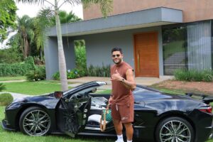 Máquina: conheça a Corvette C8 de Hulk