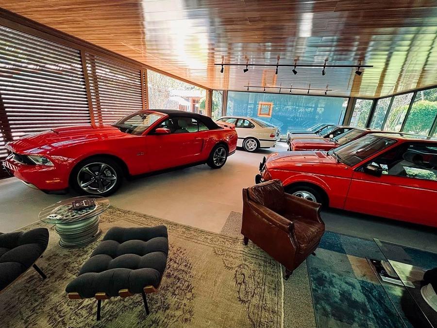 William Bonner revela paixão por carros clássicos em nova série