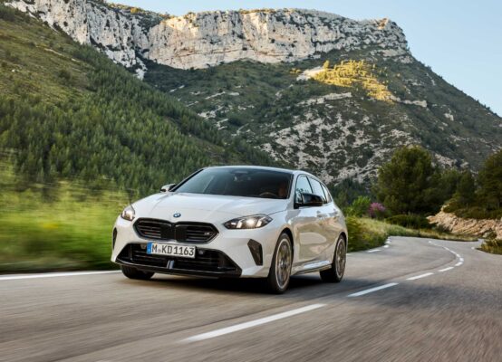 Novo BMW M135 xDrive chega ao Brasil com 317 cv de potência