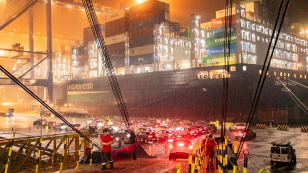 Geely bate recorde com desembarque de 3.300 carros elétricos no Porto de Paranaguá