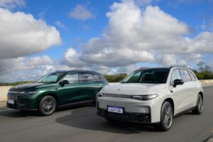 Stellantis registra prejuízo de € 22,3 bilhões em 2025 por revisão em estratégia de elétricos