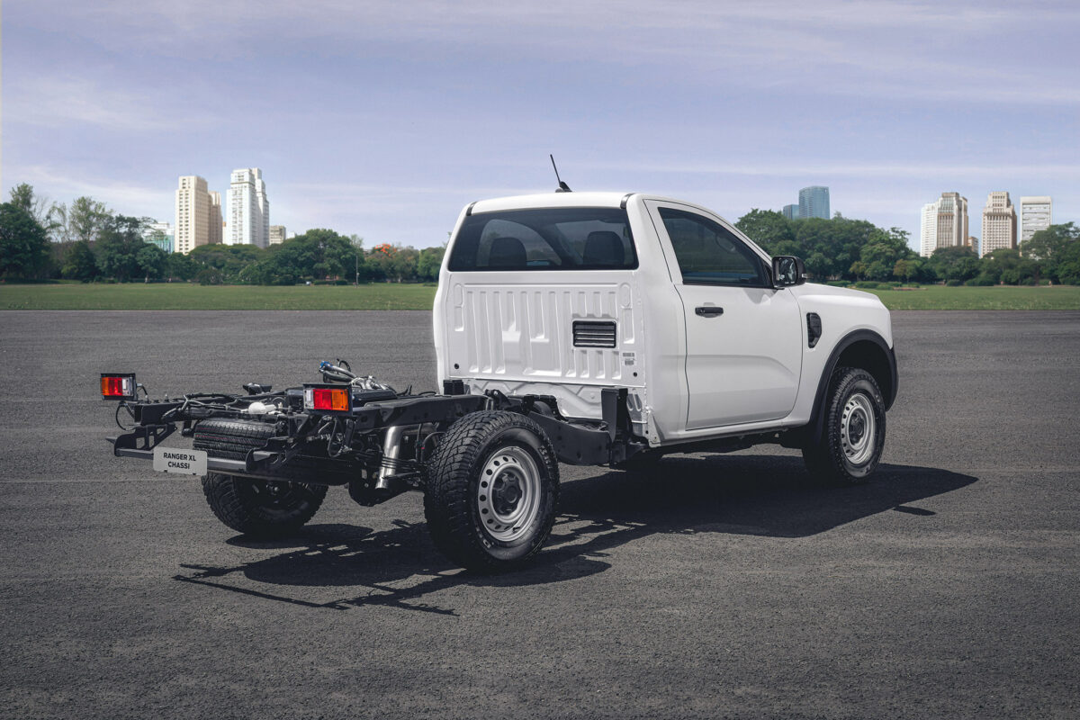 Ford lança Ranger cabine simples para redefinir padrão das picapes de trabalho