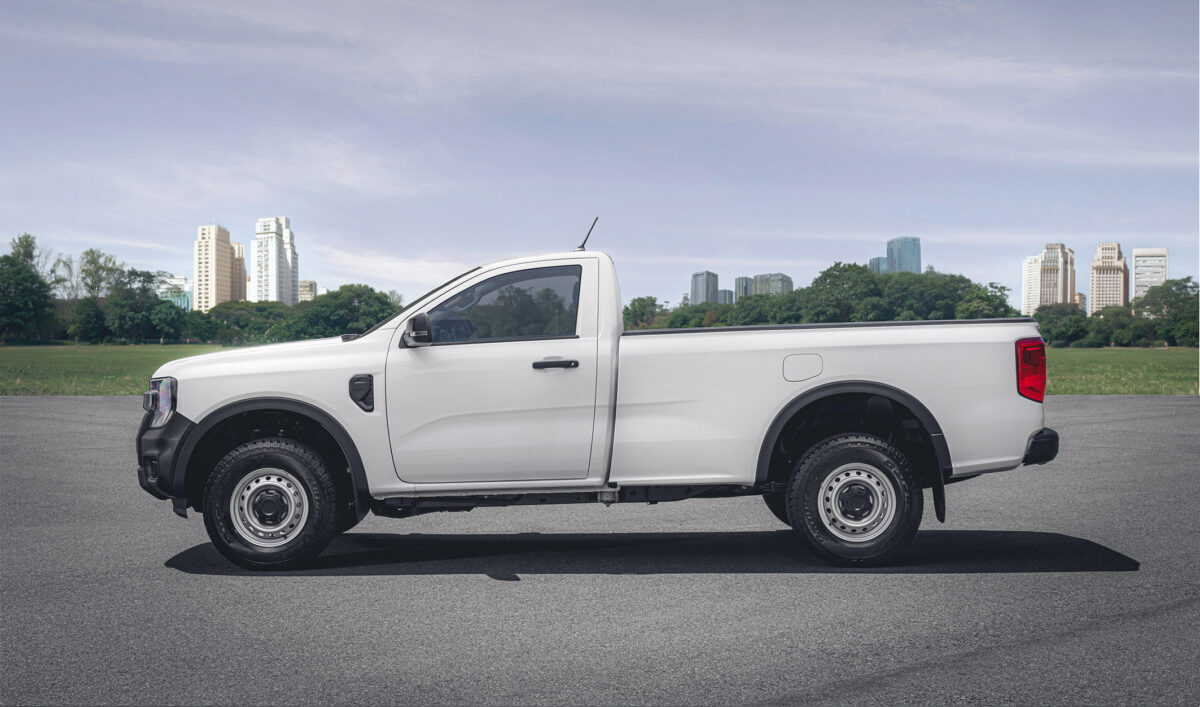 Ford lança Ranger cabine simples para redefinir padrão das picapes de trabalho