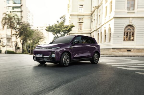 Leapmotor B10: teste do SUV elétrico inspirado na Tesla