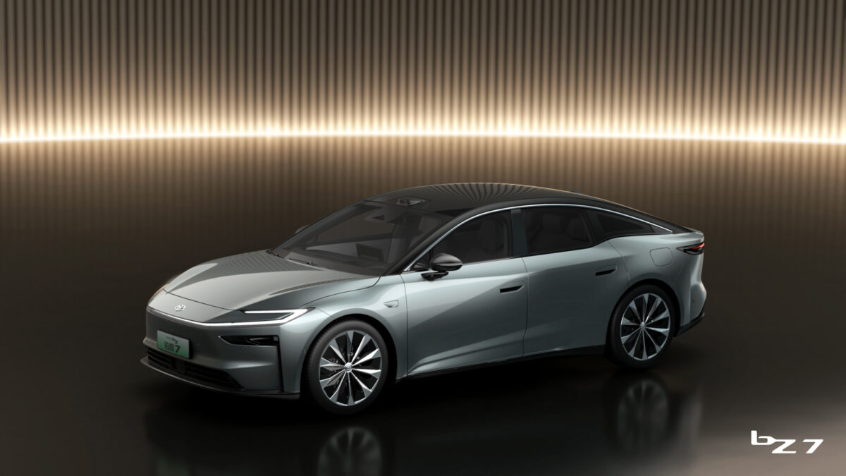 Novo sedan elétrico da Toyota bZ7 custa menos que Corolla Flex