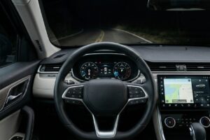 Google permite travar aceleração e som do carro pelo celular com nova atualização
