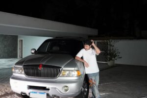 O "carro favorito" de Gugu: João Augusto mostra Lincoln Navigator 2000 conservado