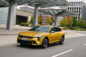 Kia reforça aposta em elétricos, mas manterá carros a combustão em sua estratégia global