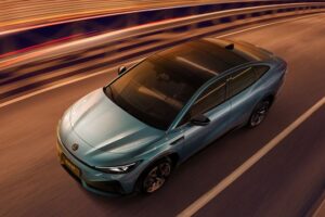 Volkswagen lança Passat elétrico mais barato que o Kwid