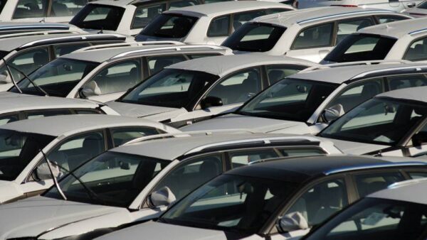 Entregas de automóveis na Europa avançam 7% em abril