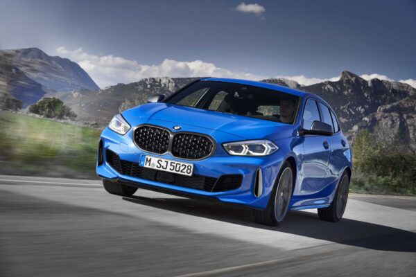 BMW M135 xDrive chega ao Brasil com 317 cv e preço de Golf GTI