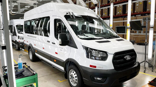 Ford atinge marca de 20.000 unidades da Transit produzidas na América do Sul