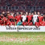 time do Bayern de Munique na foto do título da Supercopa da Alemanha