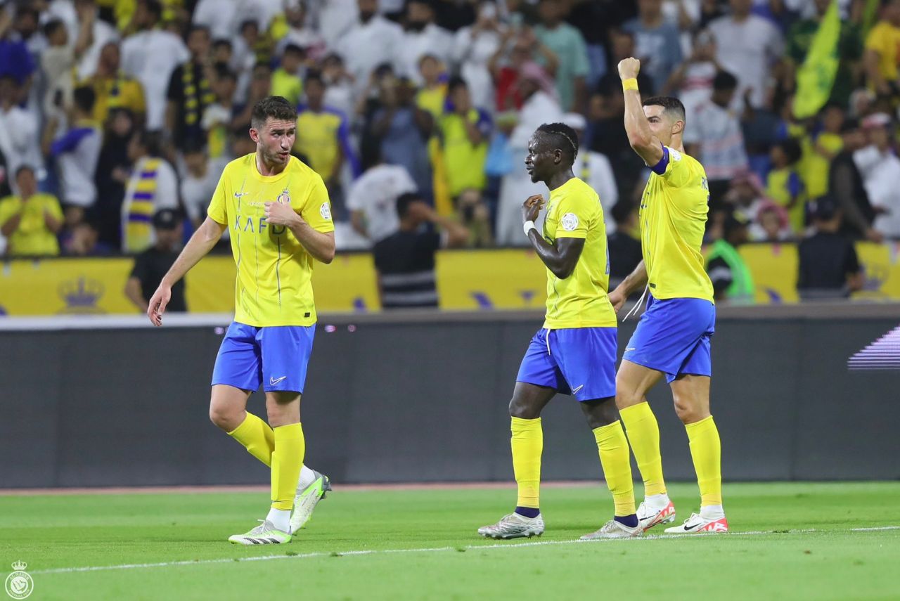 Jogadores do Al-Nassr comemoram gol