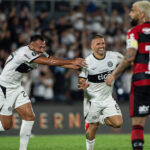 Ortiz comemora gol contra o Flamengo