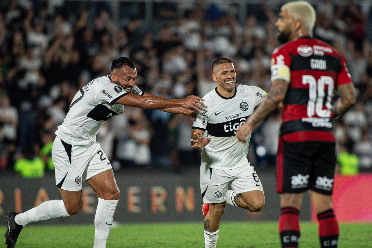 Ortiz comemora gol contra o Flamengo