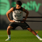 Meio-campista Pedri, do Barcelona, sofreu lesão no quadríceps (Foto: Pedri González/Twitter)