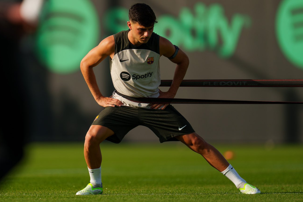 Meio-campista Pedri, do Barcelona, sofreu lesão no quadríceps (Foto: Pedri González/Twitter)