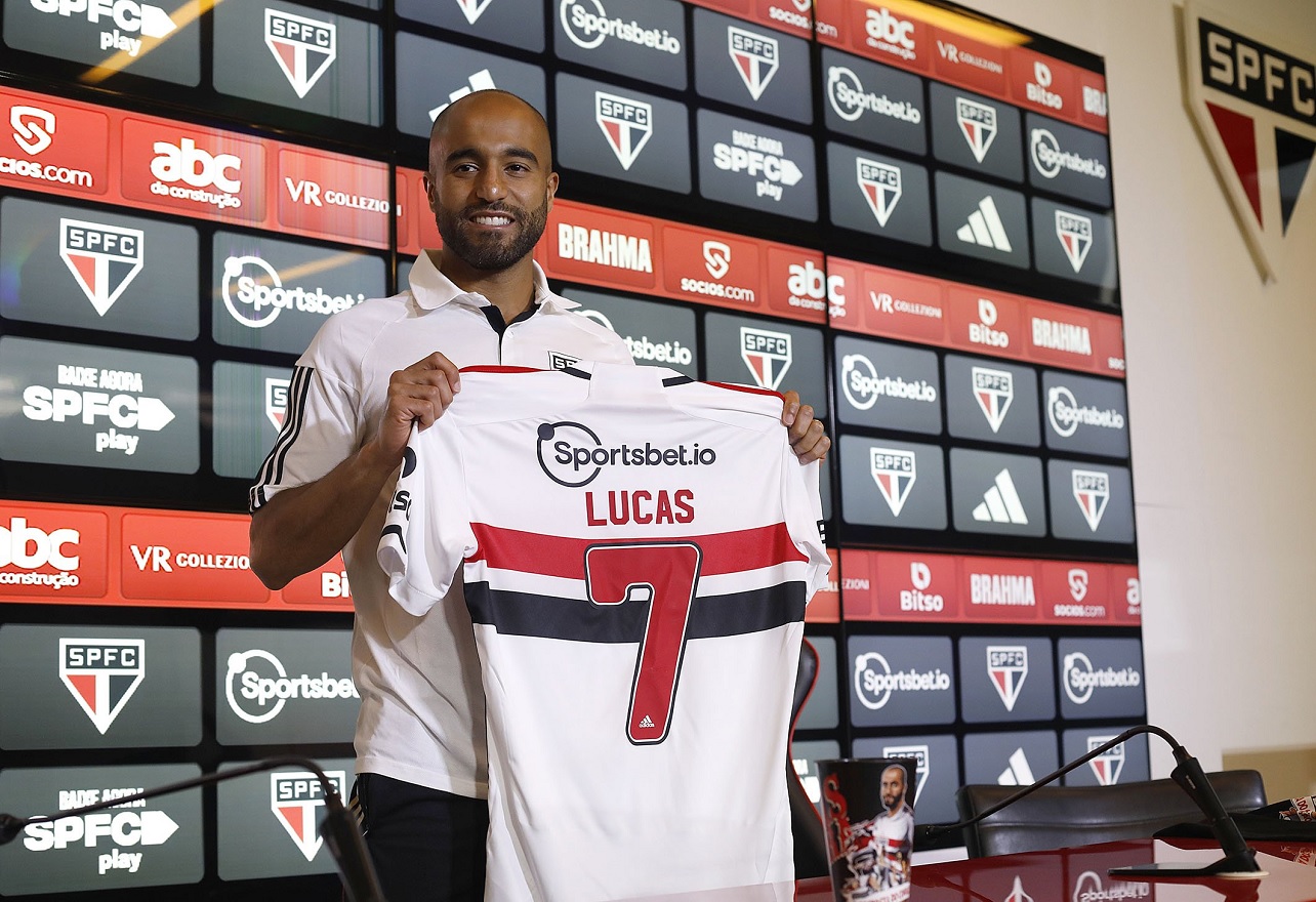 Lucas Moura foi apresentado no São Paulo nesta sexta-feira (4)