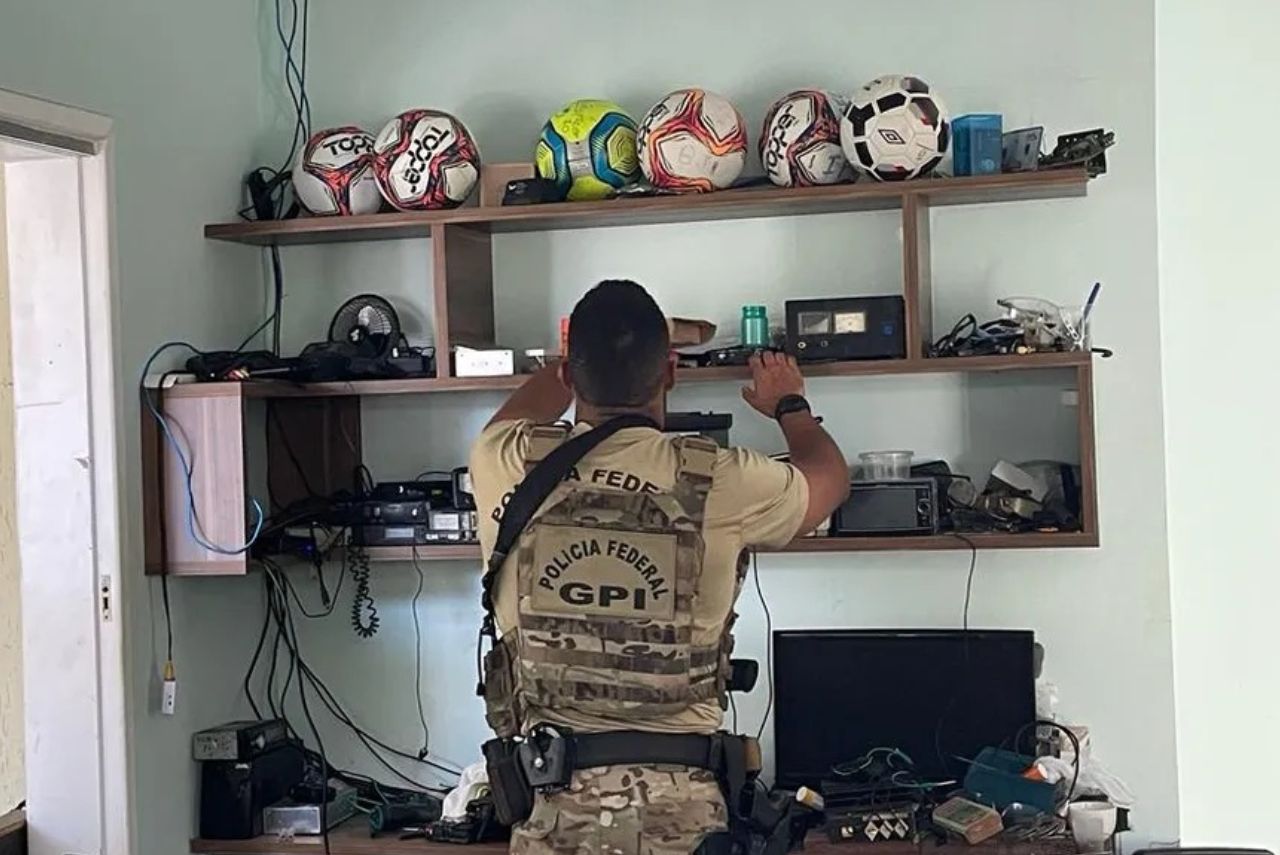 Polícia Federal cumpre mandado judicial da Operação Jogada Ensaiada