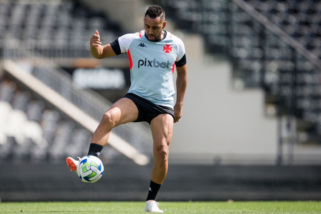 Payet em seu primeiro treino no Vasco