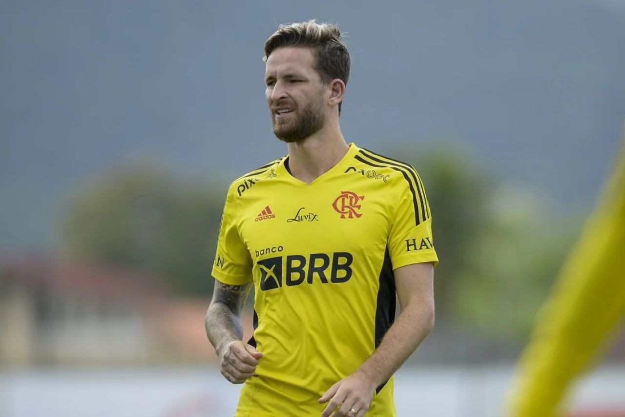 Zagueiro Leo Pereira do Flamengo durante treino do clube