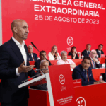 Luis Rubiales foi alvo de manifesto após pronunciamento sobre caso de assédio (Foto: RFEF/Divulgação)