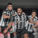 Golaço de falta de Hulk abriu o placar para o Atlético-MG (Foto: Pedro Souza/Atlético-MG)