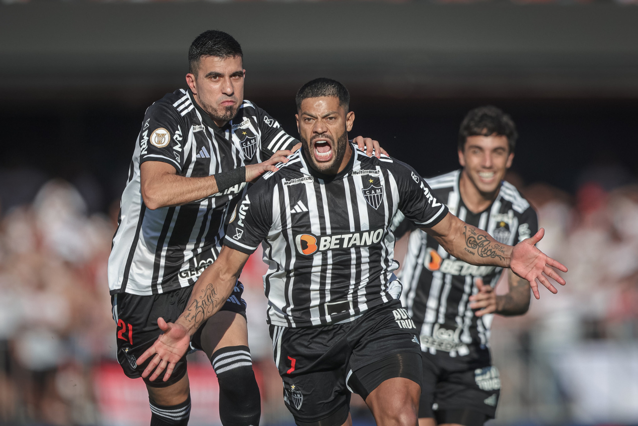 Golaço de falta de Hulk abriu o placar para o Atlético-MG (Foto: Pedro Souza/Atlético-MG)