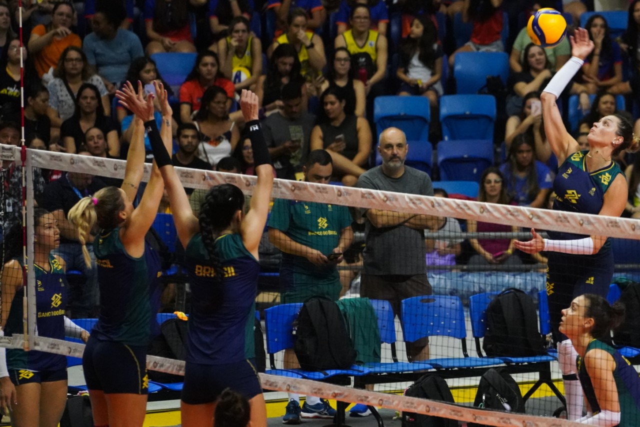 Seleção Feminina de Vôlei treinou no Recife para se preparar para a disputa do Sul-Americano de Vôlei